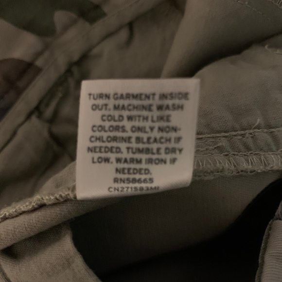 Caslon Chinos in Camo size 6 - Picture 5 of 5